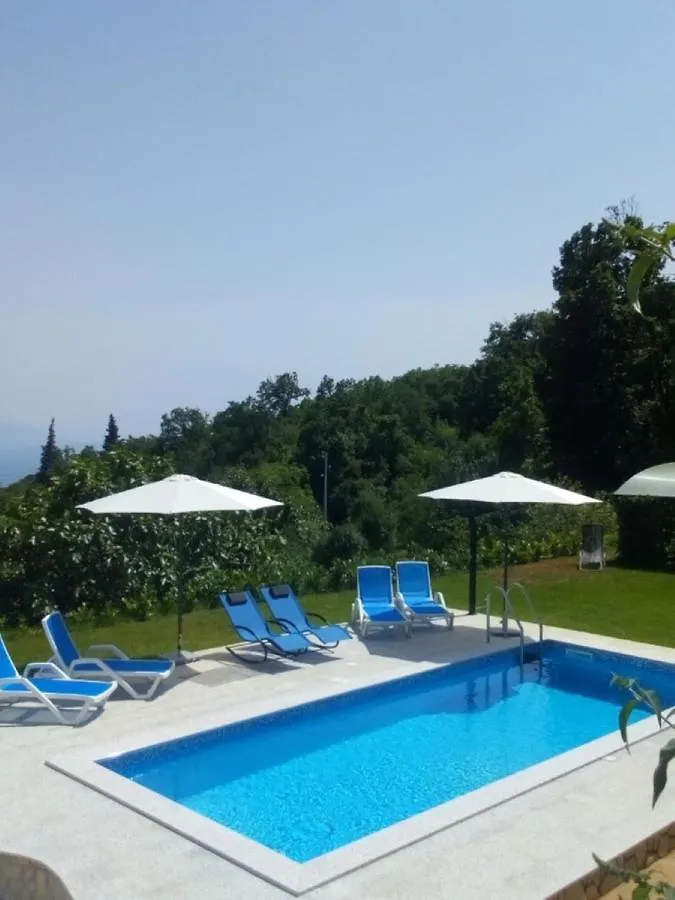 Apartment Rea With Pool Brseč