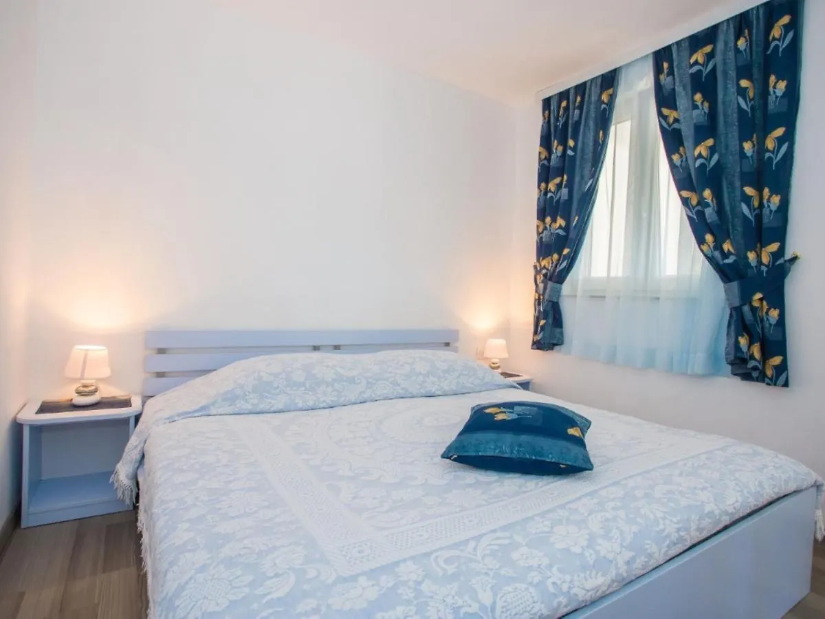 Apartment Rea With Pool Brseč Croaţia