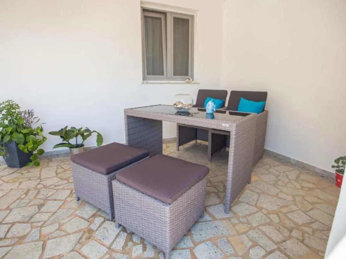 Apartment Rea With Pool Brsec