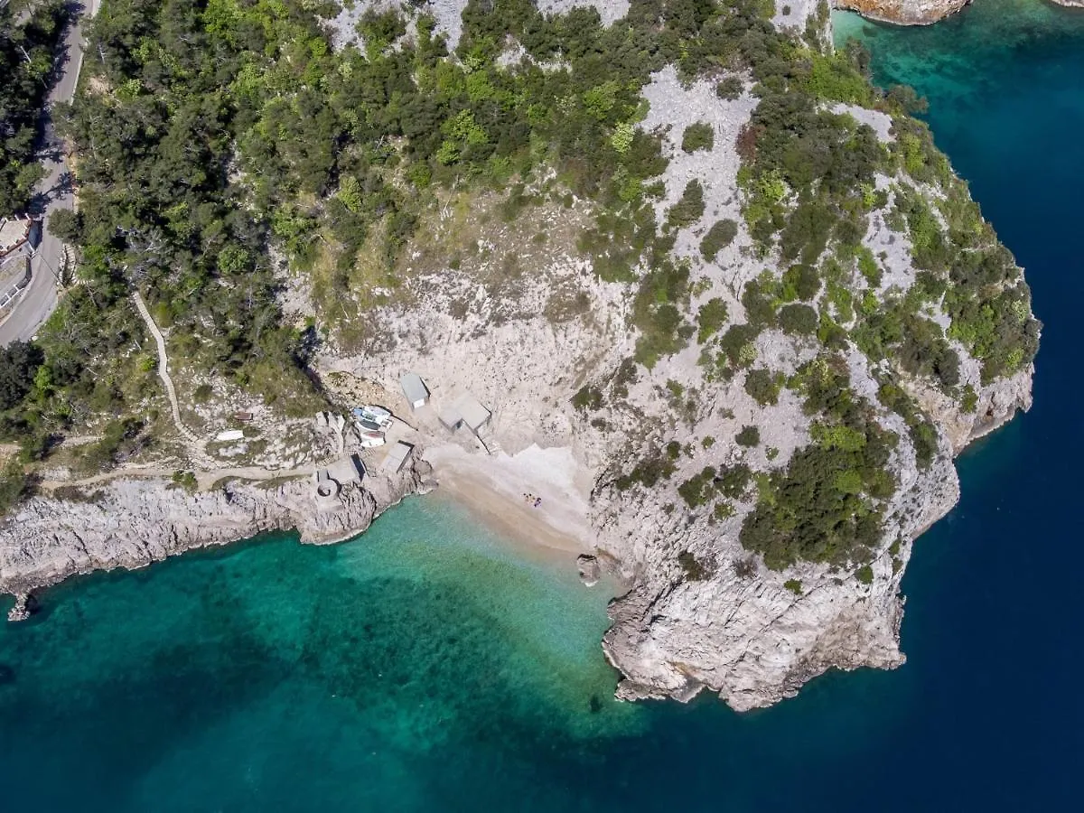 Apartment Rea With Pool Brsec Croatia